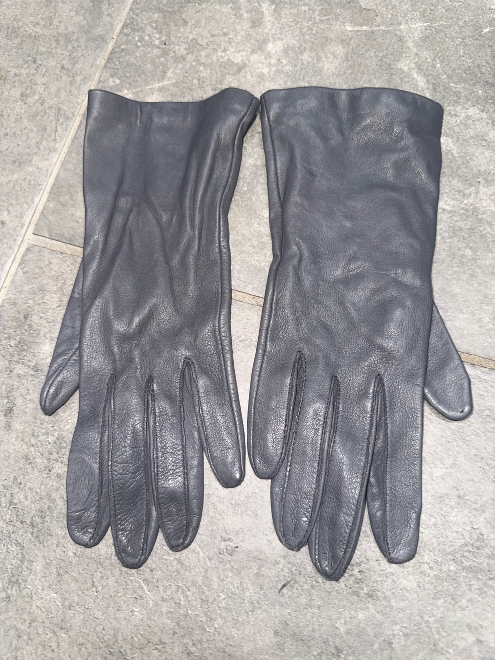 Grandoe Classic Gray Leather Gloves